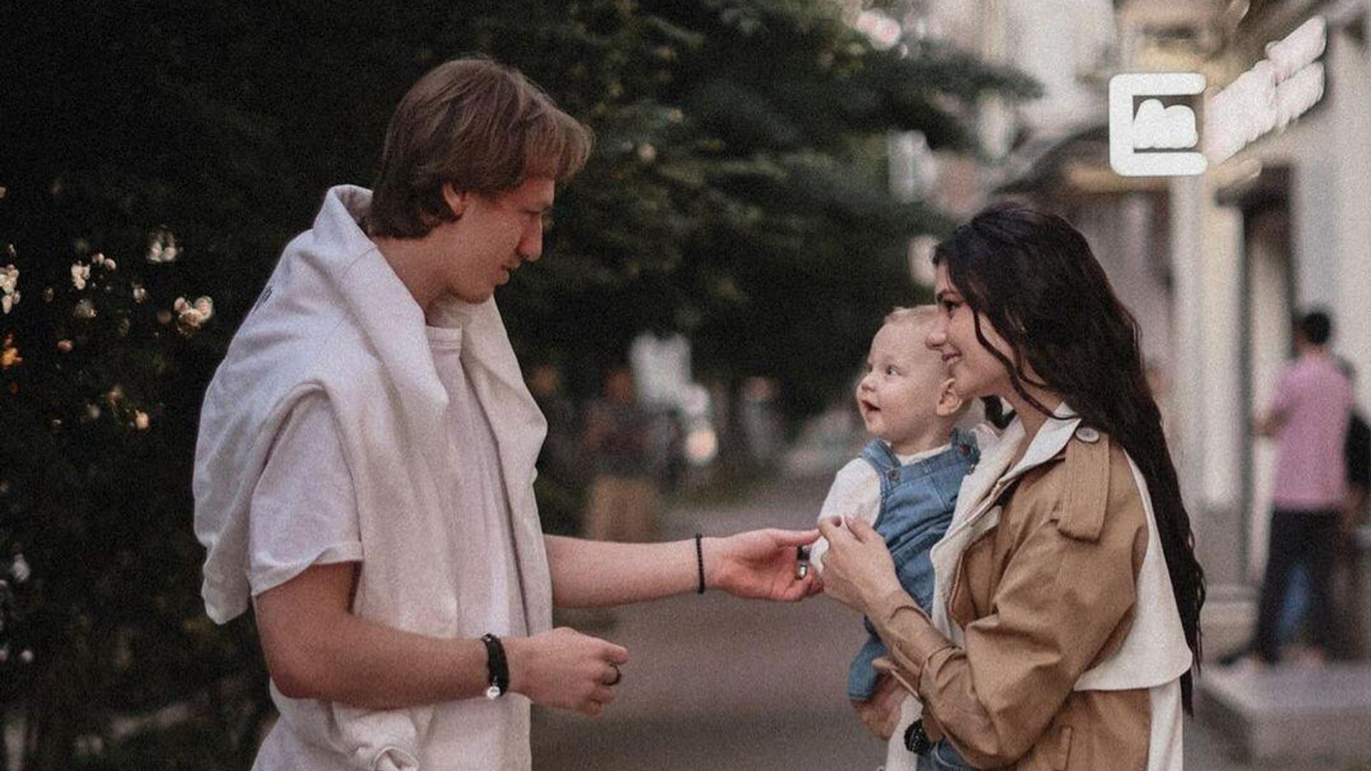 Матвей Сафонов и Анастасия Казачек с дочерью Майей