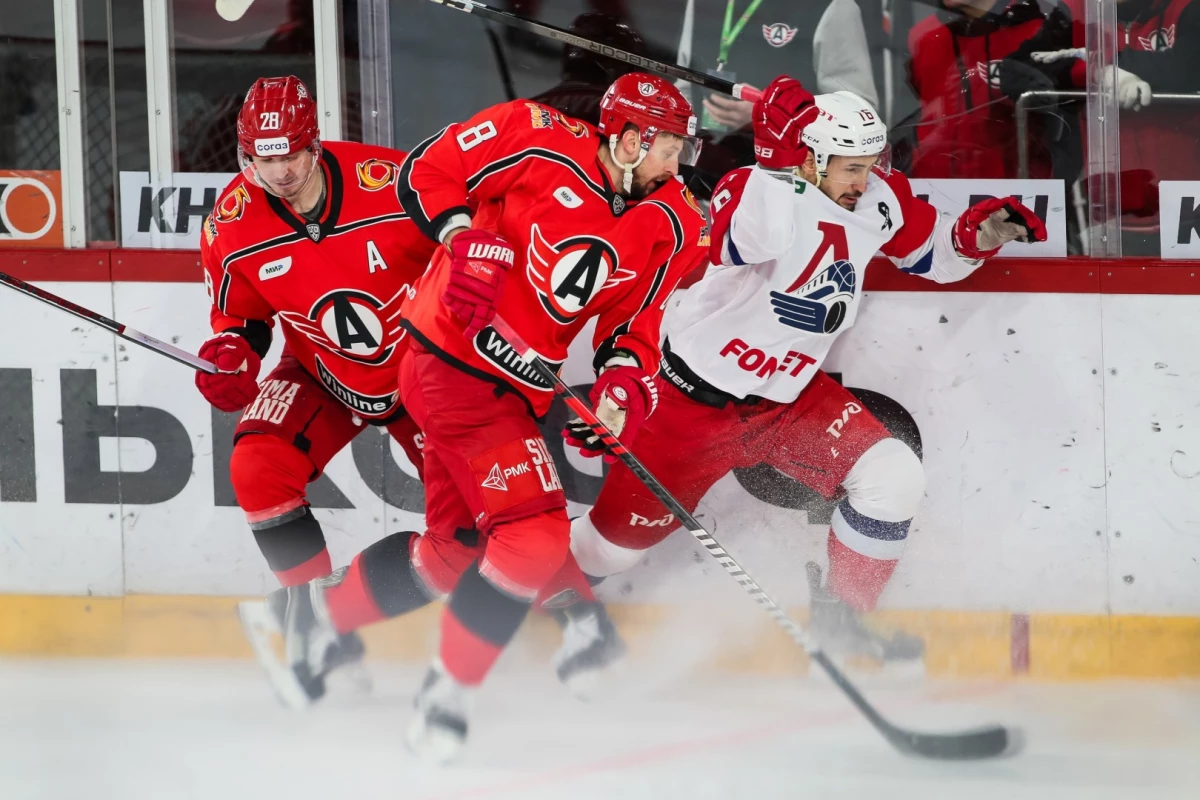 тормозной ж. закрепленный локомотив. вагон на уклоне. башмак ржд. стенд на ж.