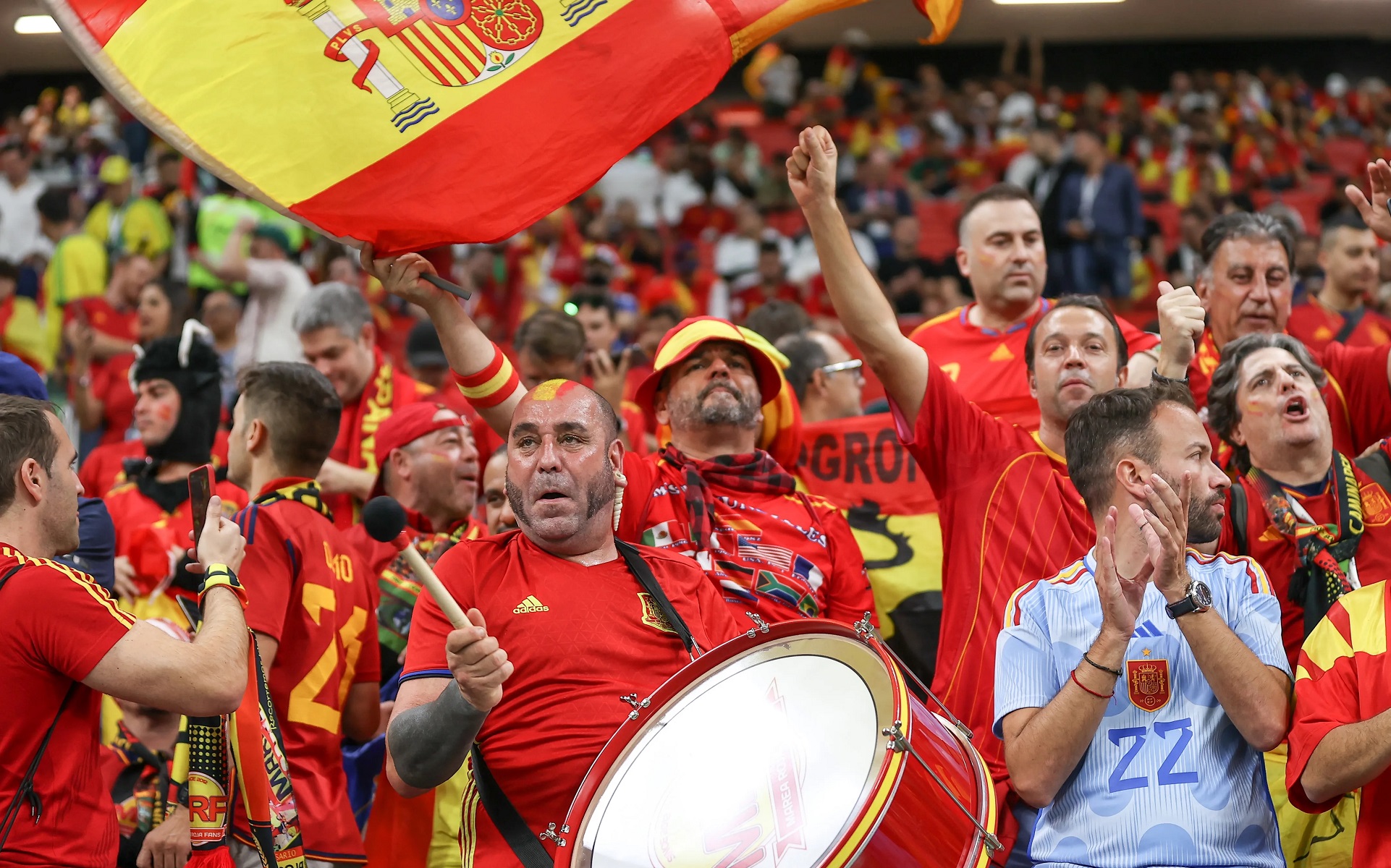 Испанские футбольные фанаты