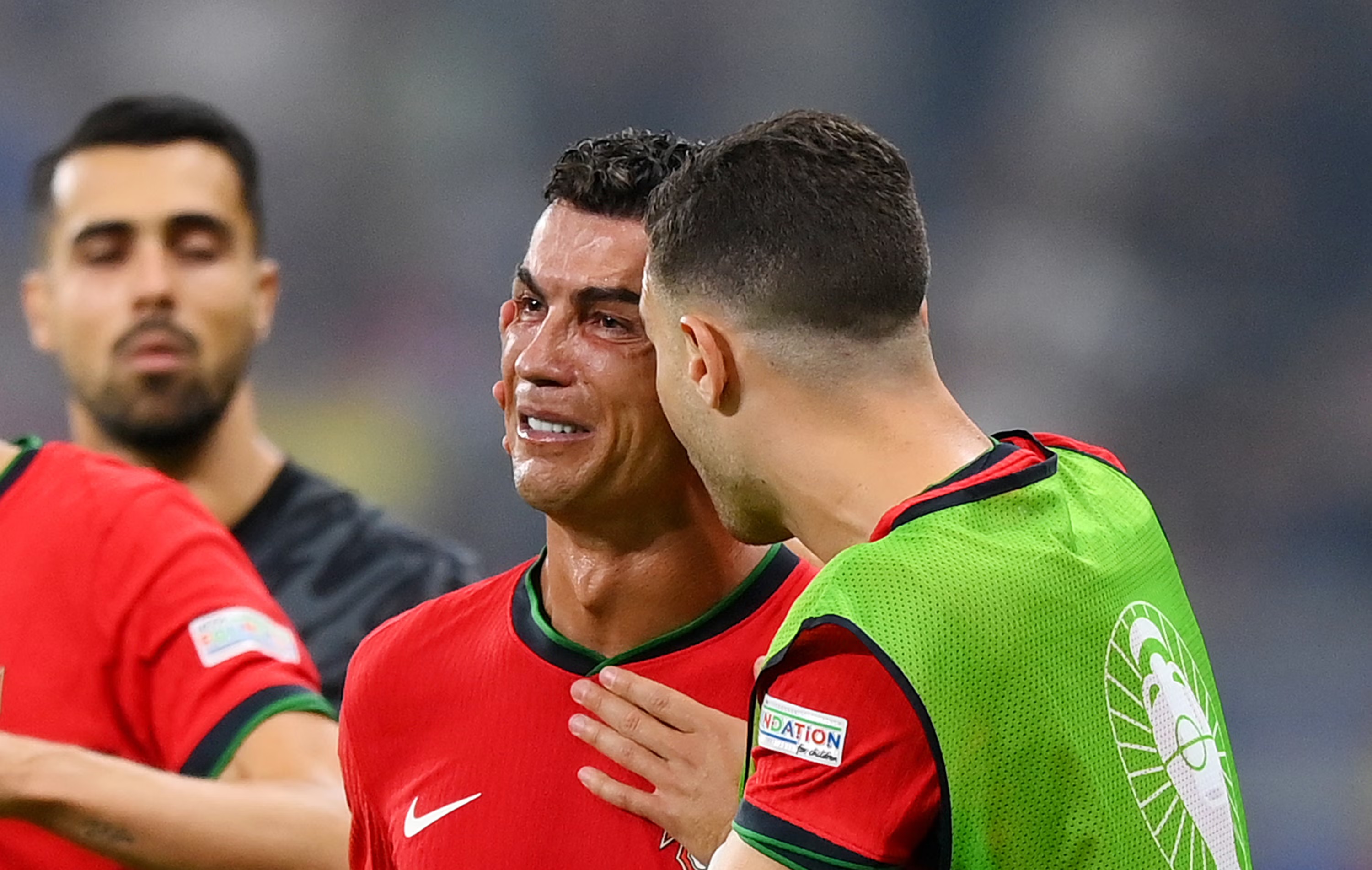 Криштиану Роналду плачет после неудачного пенальти